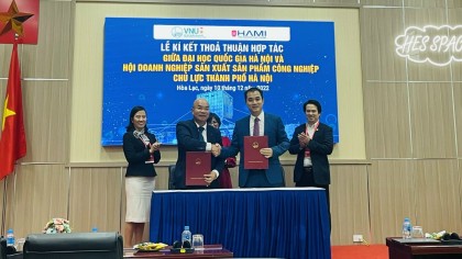 Phó Chủ tịch Hội công nghiệp chủ lực HAMI ký kết thoả thuận hợp tác với Đại học Quốc gia Hà Nội