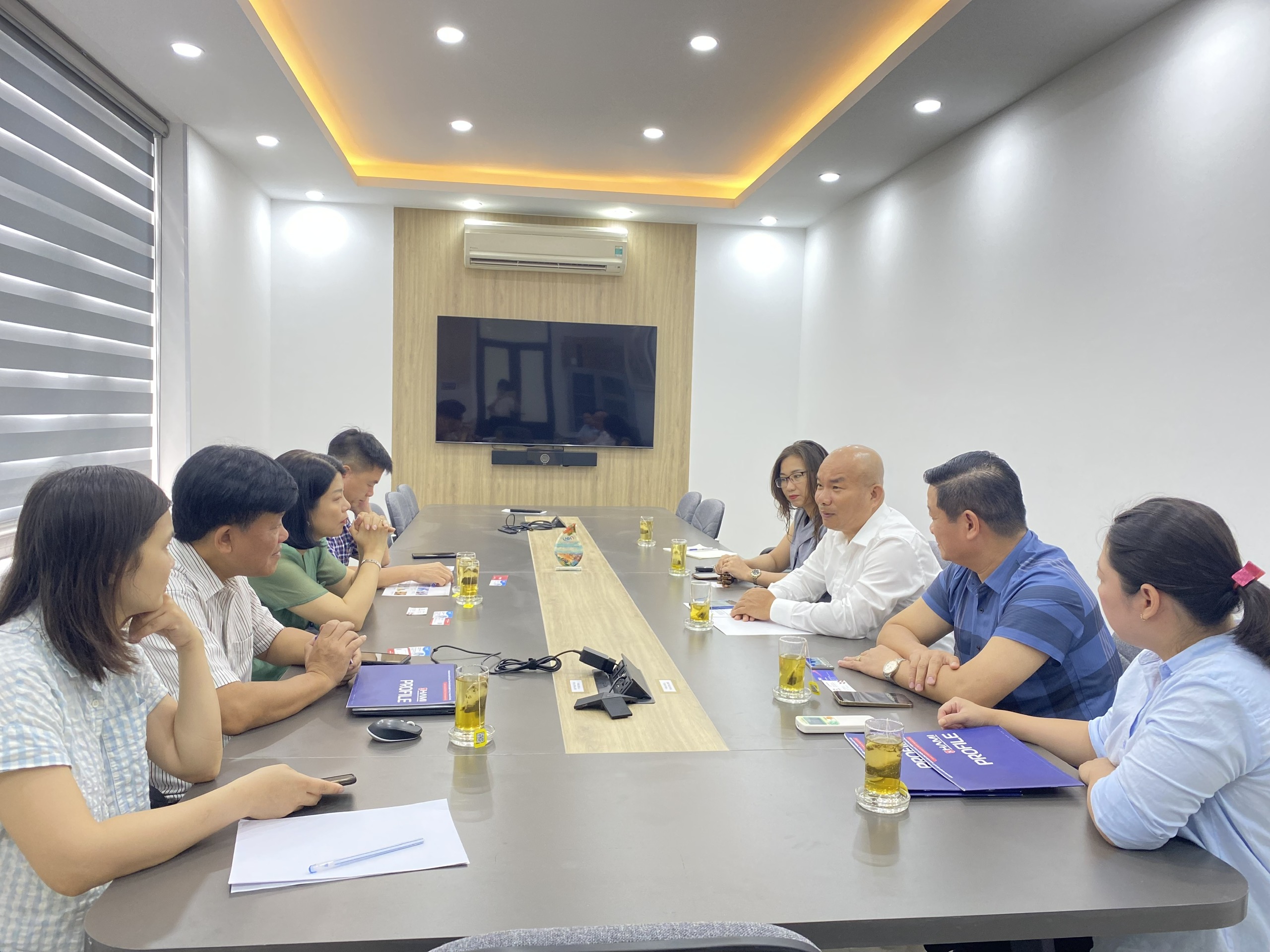 Phó Chủ tịch Hội HAMI làm việc với lãnh đạo Hiệp hội Logistic Hà Nội (HNLA)