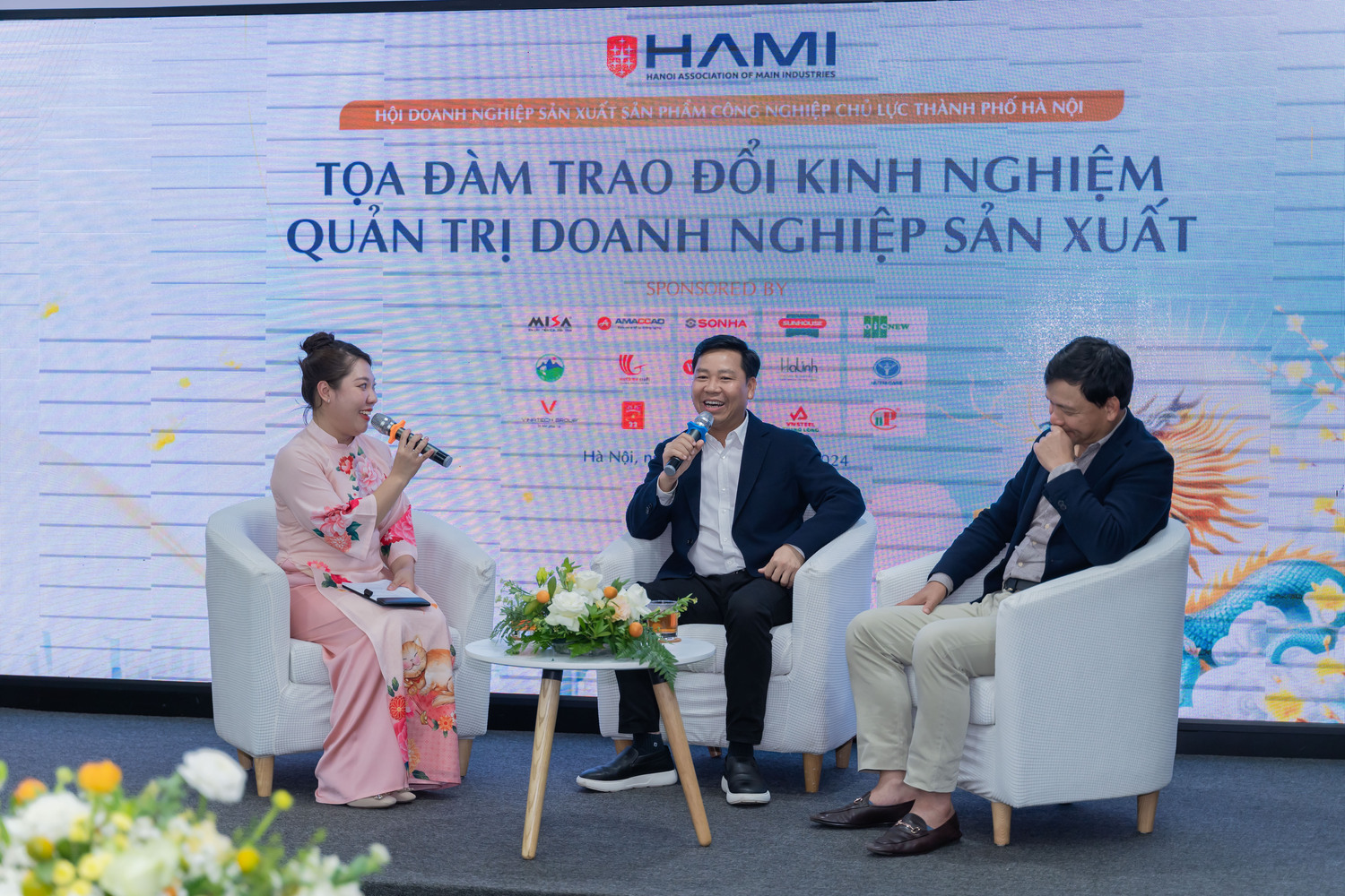 Chủ tịch Lê Vĩnh Sơn và Phó Chủ tịch Nguyễn Xuân Phú chia sẻ kinh nghiệm quản trị doanh nghiệp với cộng đồng chủ lực Thủ đô