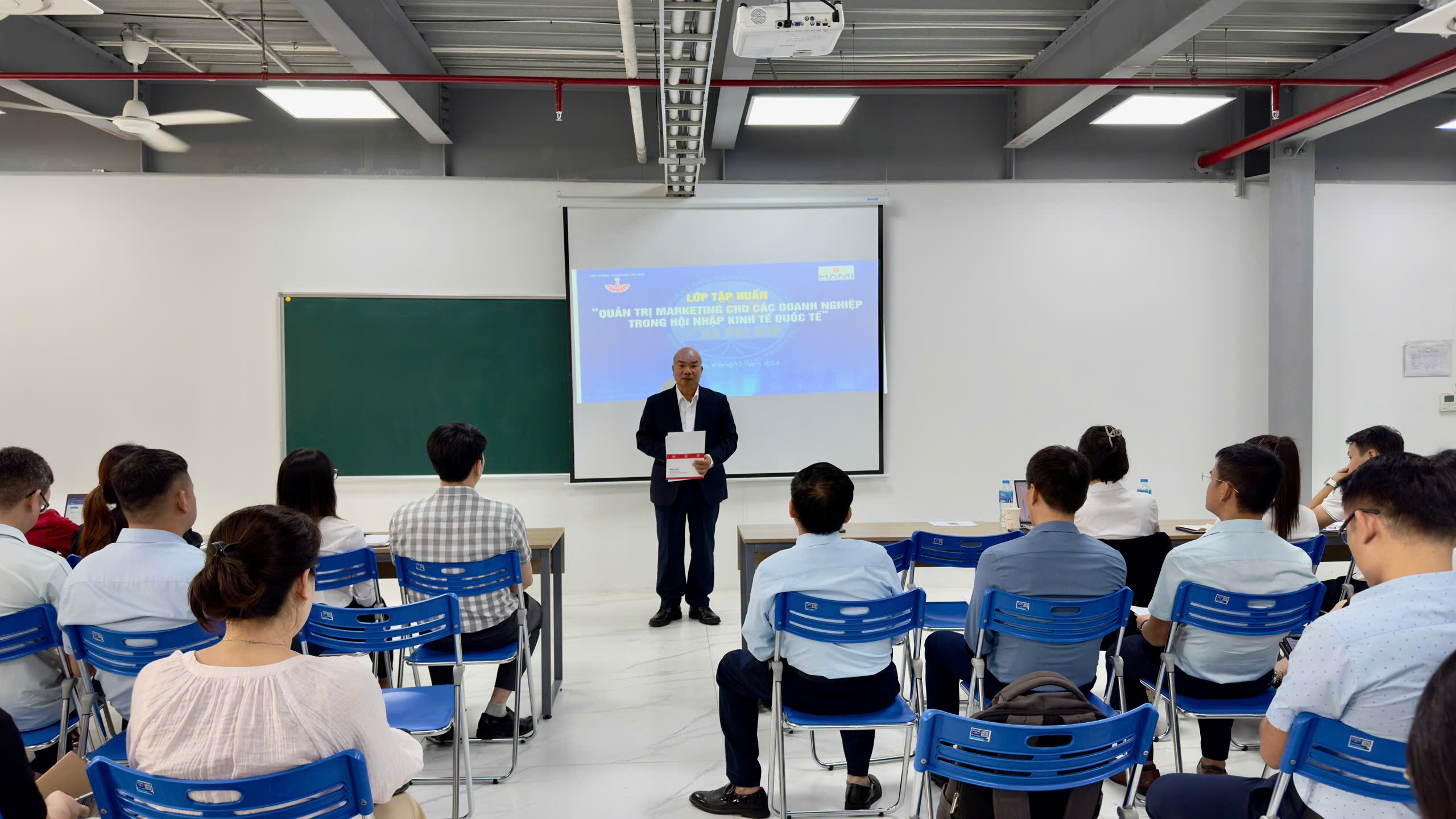 Phó Chủ tịch HAMI khai mạc lớp quản trị marketing cho các doanh nghiệp trong hội nhập kinh tế quốc tế