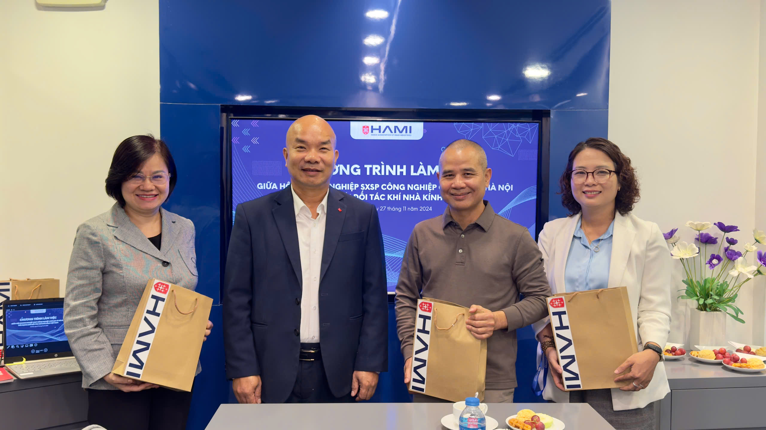 Phó Chủ tịch HAMI Nguyễn Công Cường làm việc với Mạng lưới Đối tác Khí Nhà kính Việt Nam