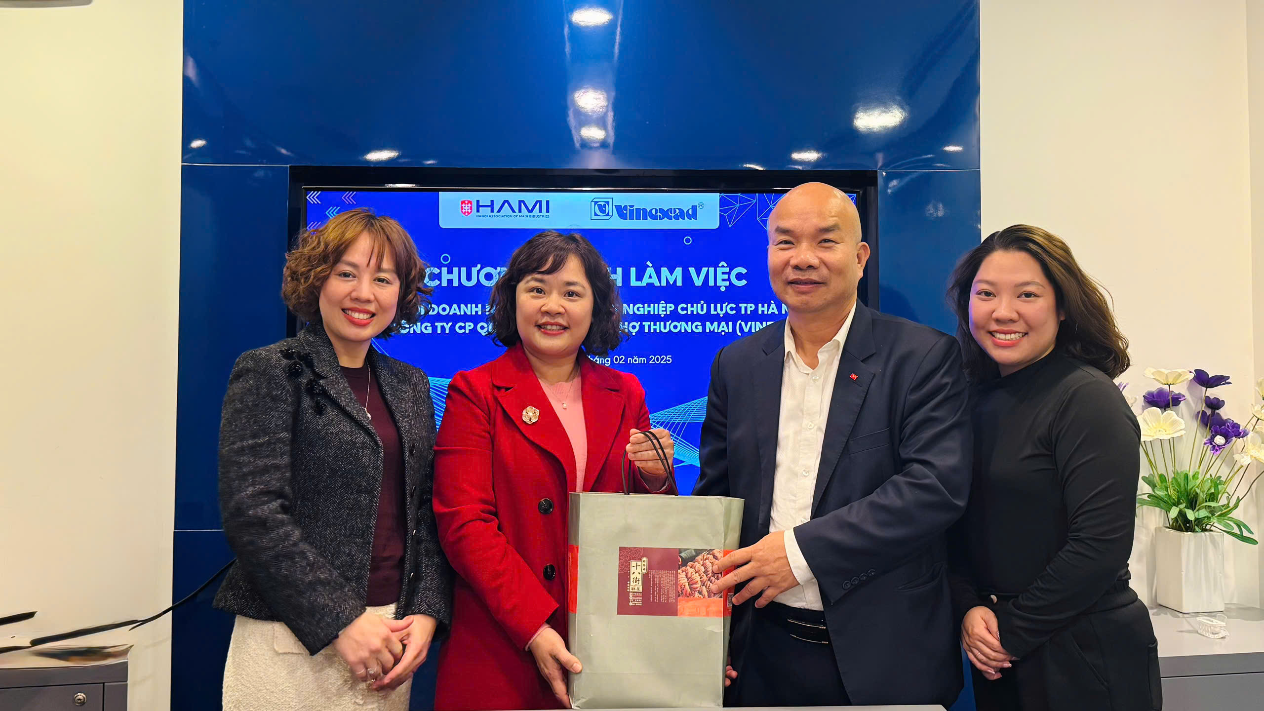 Phó Chủ tịch Nguyễn Công Cường tiếp đón Công ty VINEXAD, thảo luận cơ hội xúc tiến thương mại trong nước và quốc tế