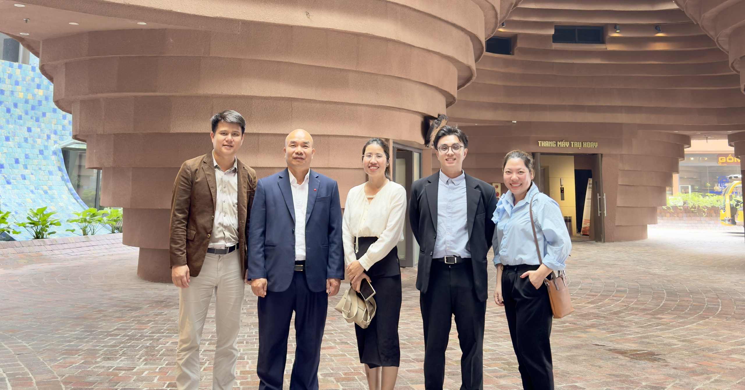 PHÓ CHỦ TỊCH NGUYỄN CÔNG CƯỜNG THĂM CÔNG TY GỐM SỨ QUANG VINH