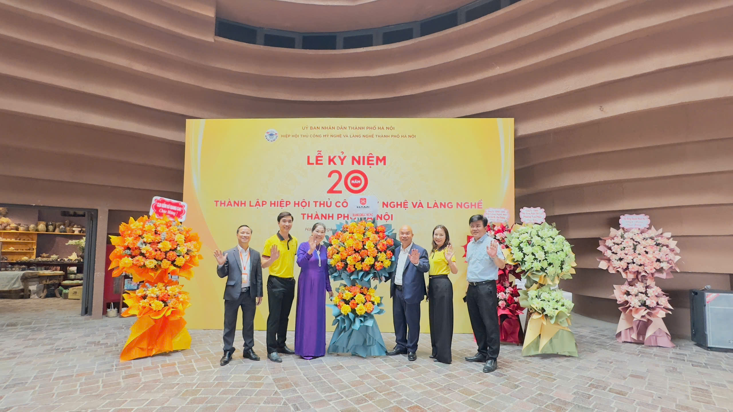 Phó Chủ tịch Hội HAMI Tham Dự Lễ Kỷ Niệm 20 Năm Thành Lập Hiệp Hội Thủ Công Mỹ Nghệ Và Làng Nghề Thành Phố Hà Nội
