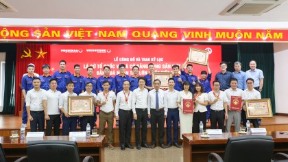 Lá Cờ Tổ quốc và Lá Cờ Đảng Cộng sản Việt Nam bằng đá VICOSTONE® lập kỷ lục Việt Nam