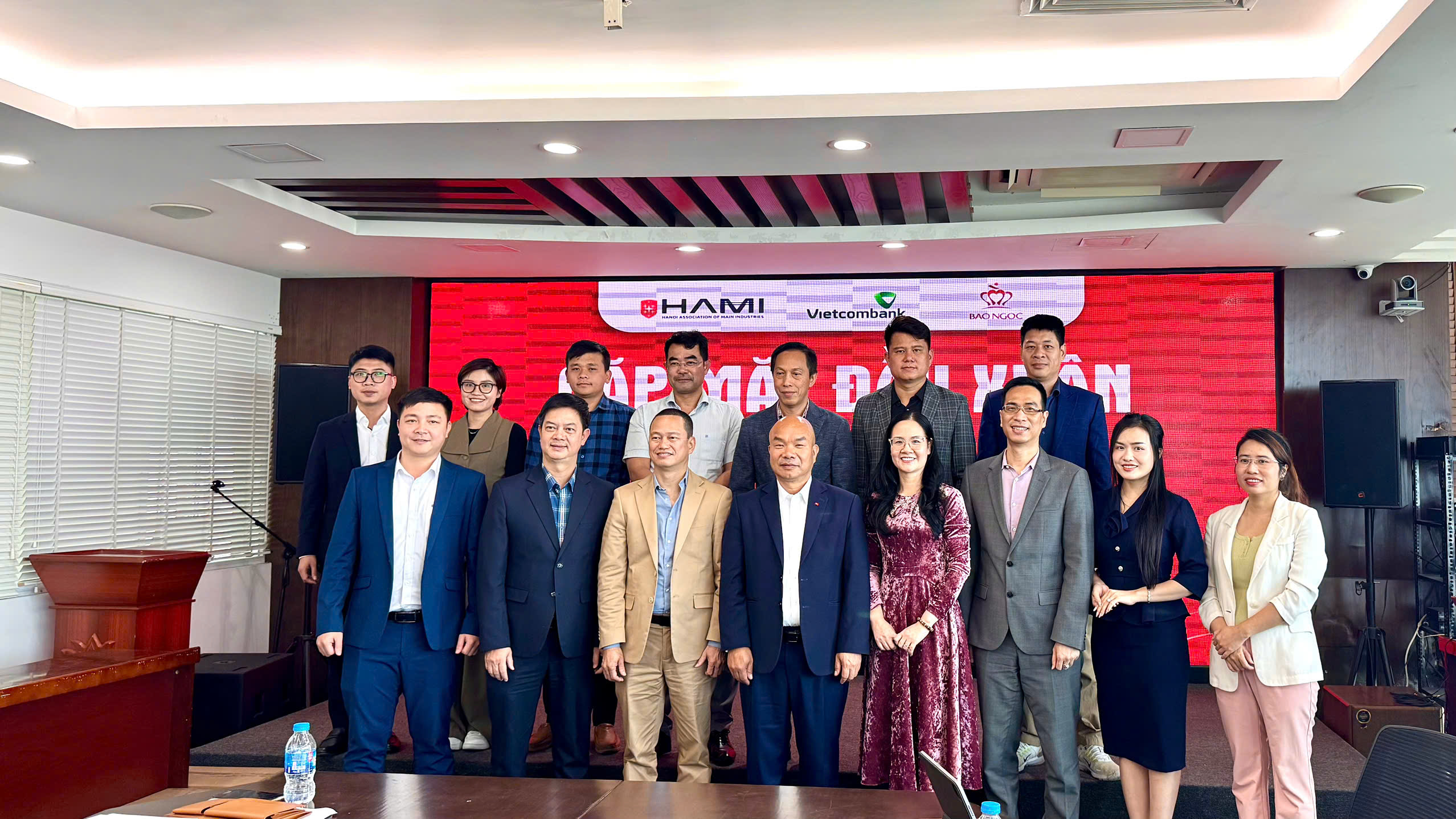 HAMI thăm doanh nghiệp hội viên và trao quà cho người lao động tại Tập đoàn Bảo Ngọc
