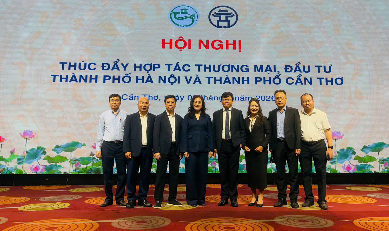ĐOÀN DOANH NGHIỆP SẢN XUẤT SẢN PHẨM CÔNG NGHIỆP CHỦ LỰC HÀ NỘI THÁP TÙNG BÍ THƯ THÀNH ỦY HÀ NỘI THAM DỰ HỘI NGHỊ THÚC ĐẨY HỢP TÁC THƯƠNG MẠI, ĐẦU TƯ HÀ NỘI – CẦN THƠ